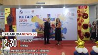 Ev. Su Chuan memberikan pelangkat ke pada Kapolres AKBP Sah Udur T.M. Sitinjak, SH, SIK, MH